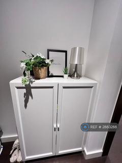 3 bedroom flat to rent, Lanchester Way, London, SW11