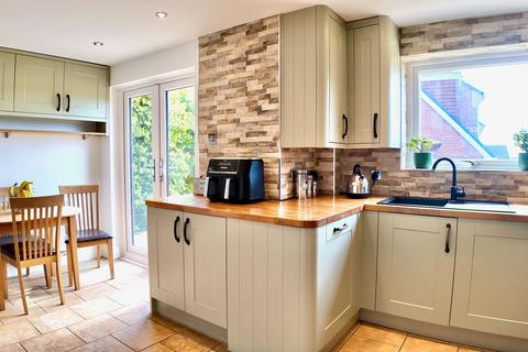 4 bedroom detached house for sale, Cwrt Neuadd Wen, Aberbargoed, CF81