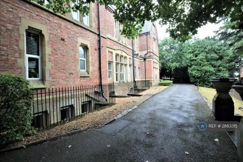 2 bedroom flat to rent, Oakleigh House, Sale, M33