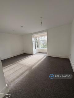 2 bedroom flat to rent, Oakleigh House, Sale, M33