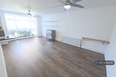 3 bedroom flat to rent, New St, Horsham, RH13