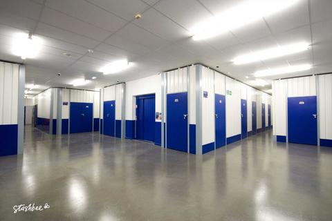 Garage to rent, Faggs Road, Feltham TW14