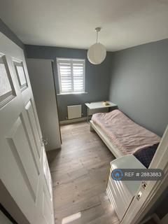 1 bedroom in a flat share to rent, Heraldry Way, Exeter, EX2