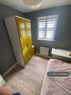 1 bedroom in a flat share to rent, Heraldry Way, Exeter, EX2
