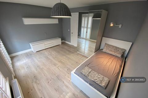 1 bedroom in a flat share to rent, Heraldry Way, Exeter, EX2