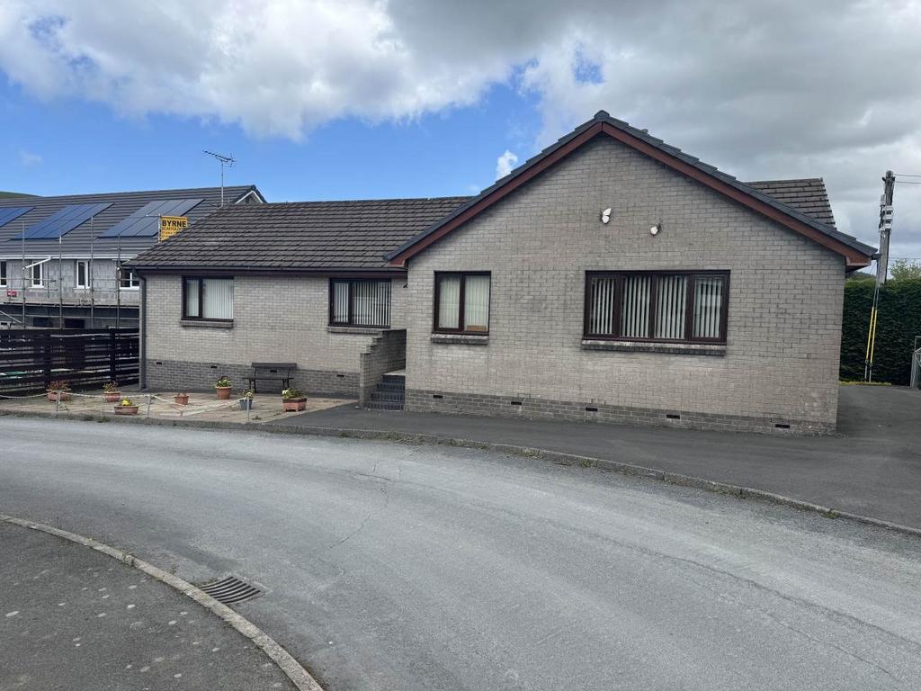 4 bedroom detached bungalow for sale
