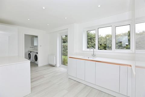 5 bedroom detached house for sale, Kinnibrugh Drive, Dormansland, Lingfield