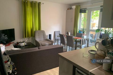 1 bedroom in a flat share to rent, Luscombe House, London, SW18