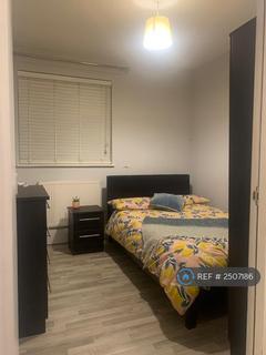 1 bedroom in a flat share to rent, Luscombe House, London, SW18