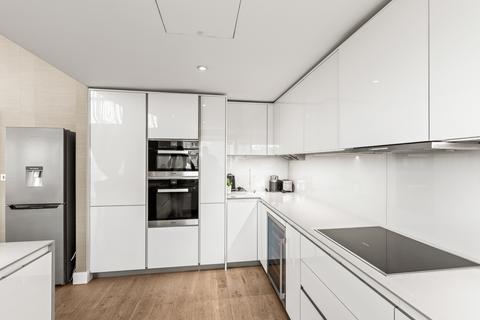 5 bedroom flat to rent, East Drive, London NW9