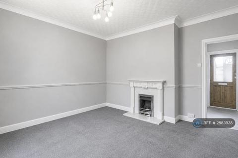 3 bedroom terraced house to rent, Thornleigh Mount, Leeds, LS9