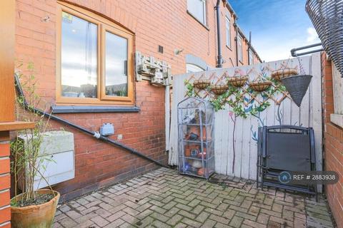 3 bedroom terraced house to rent, Thornleigh Mount, Leeds, LS9