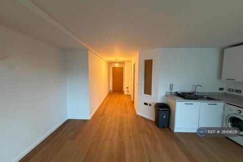 Studio to rent, Marco Island, Nottingham, NG1