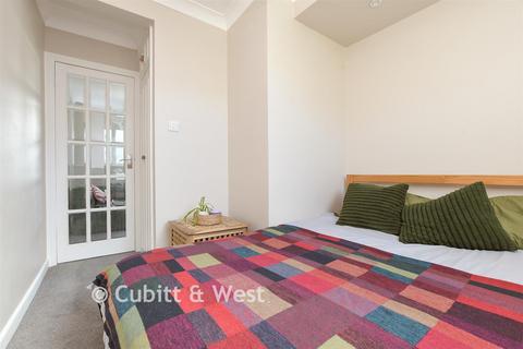 1 bedroom ground floor flat for sale, Riverside Court, Dorking RH4