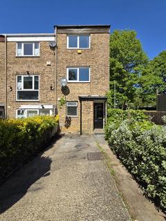 End of terrace house - Ellfield Court, Northampton NN3