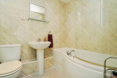 1 bedroom flat for sale, Appleyard Close, CHELTENHAM, Gloucestershire, GL51