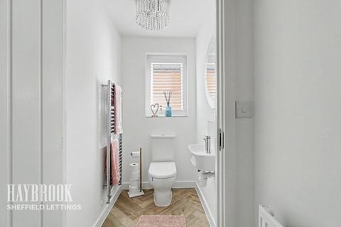 4 bedroom semi-detached house to rent, Skylark Close, Barnsley