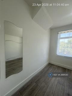 4 bedroom terraced house to rent, Forest Road, London, N9