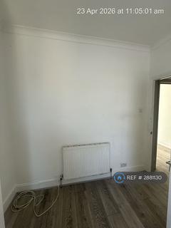4 bedroom terraced house to rent, Forest Road, London, N9