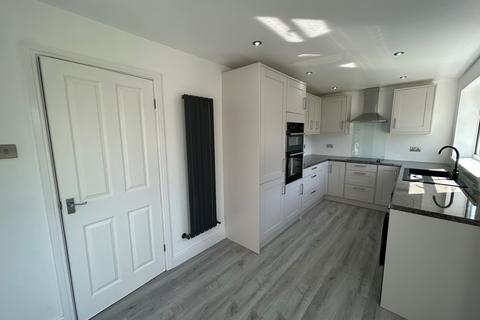 3 bedroom detached house to rent, Glebelands Road, SALE, M33