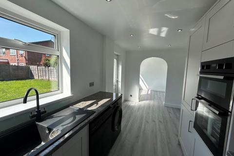 3 bedroom detached house to rent, Glebelands Road, SALE, M33
