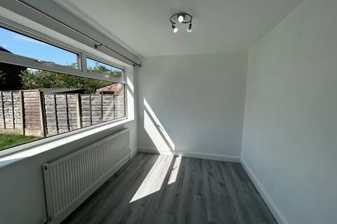 3 bedroom detached house to rent, Glebelands Road, SALE, M33