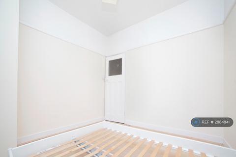 2 bedroom flat to rent, Dover Court, London, SE10