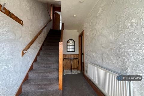 3 bedroom semi-detached house to rent, Wren Close, Farnworth, Bolton, BL4