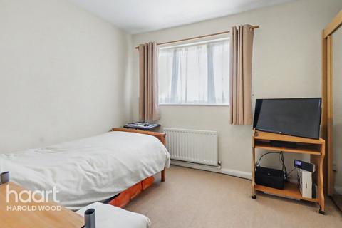 2 bedroom terraced house for sale, Copperfields Way, Harold Wood