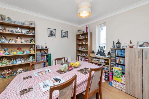 2 bedroom flat for sale, Pippin Grove, Royston SG8