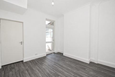 4 bedroom terraced house to rent, Poulett Road, London,  E6