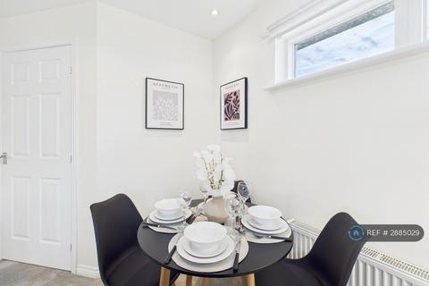 2 bedroom flat to rent, Corinne Court, Cheltenham, GL51