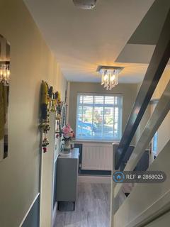3 bedroom semi-detached house to rent, Wolseley Road, Sale, M33