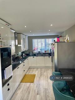 3 bedroom semi-detached house to rent, Wolseley Road, Sale, M33