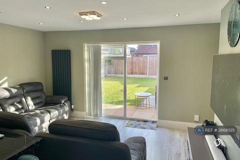 3 bedroom semi-detached house to rent, Wolseley Road, Sale, M33