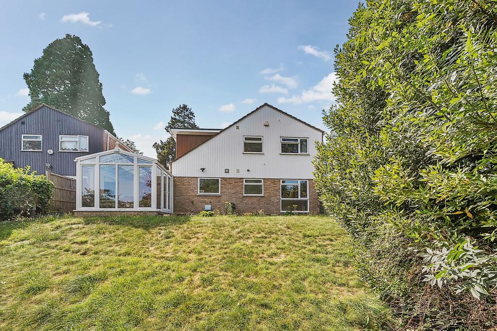 Detached house exterior, garden