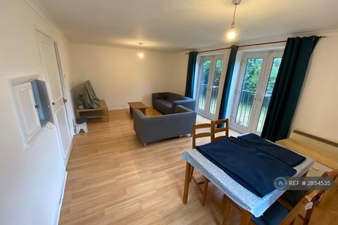 2 bedroom flat to rent, Greenlands Road, Staines-Upon-Thames, TW18