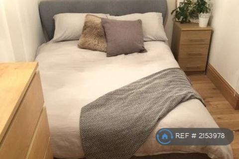 6 bedroom terraced house to rent, Calbourne Road, London, SW12