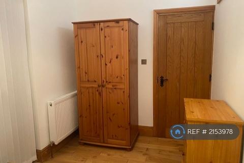 6 bedroom terraced house to rent, Calbourne Road, London, SW12