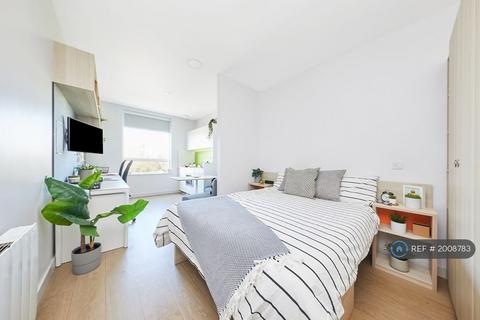 Studio to rent, Middle St, Southsea, PO5