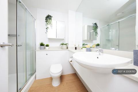 Studio to rent, Middle St, Southsea, PO5