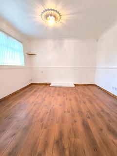 4 bedroom terraced house to rent, Nicholls Court, Northampton