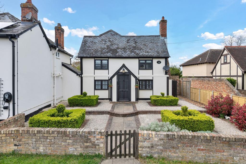 4 bedroom link detached house for sale