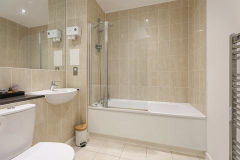 1 bedroom flat for sale, Russells Crescent, Horley, Surrey, RH6