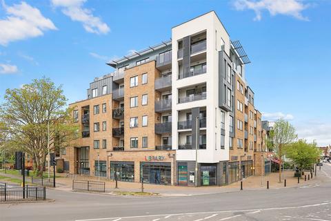 1 bedroom flat for sale, Russells Crescent, Horley, Surrey, RH6