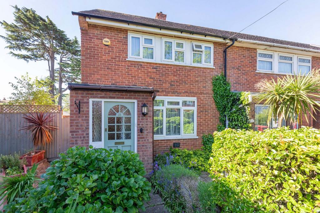 Detached house exterior, garden