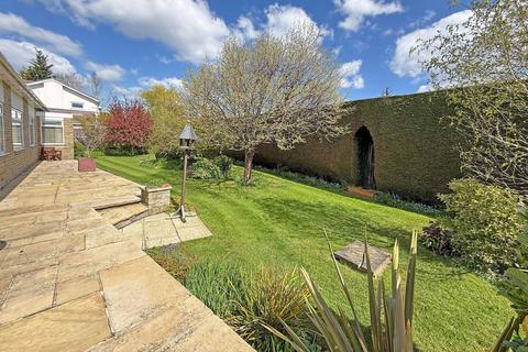 3 bedroom bungalow for sale, Leeds Road, Harrogate, HG2