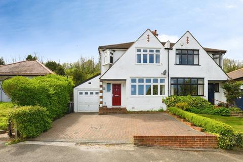 Valley Road, Kenley, CR8