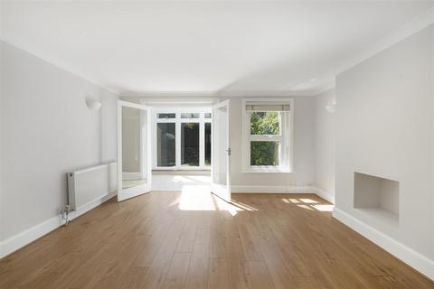 3 bedroom mews for sale, Cavalry Gardens, Putney
