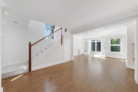 3 bedroom mews for sale, Cavalry Gardens, Putney